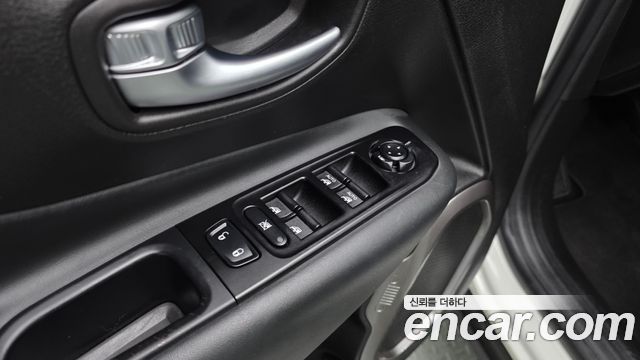 Jeep Renegade 2.4 Limited 2021 — фото 28