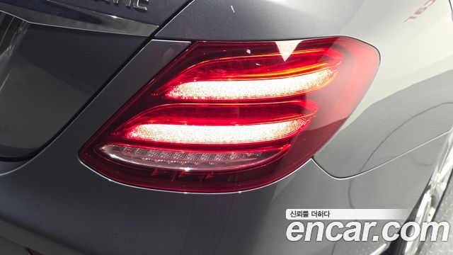 Mercedes-Benz E-Class (W213) E300 4MATIC Exclusive 2019 — фото 23