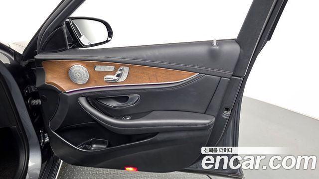 Mercedes-Benz E-Class (W213) E300 4MATIC Exclusive 2019 — фото 24