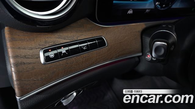 Mercedes-Benz E-Class (W213) E300 4MATIC Exclusive 2019 — фото 27