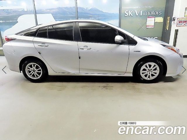 Toyota Prius (IV) 1.8 E 2016 — фото 3
