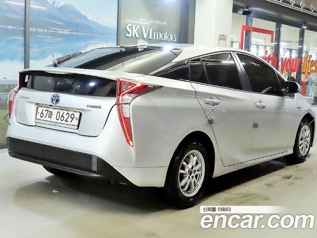 Toyota Prius (IV) 1.8 E 2016 — фото 4