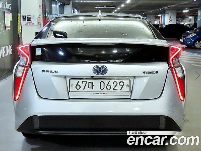 Toyota Prius (IV) 1.8 E 2016 — фото 5
