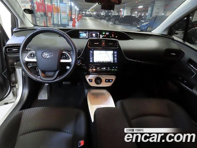 Toyota Prius (IV) 1.8 E 2016 — фото 10
