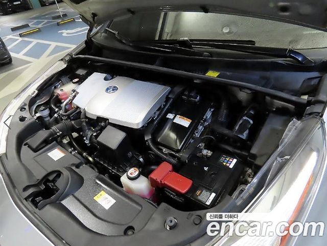 Toyota Prius (IV) 1.8 E 2016 — фото 21