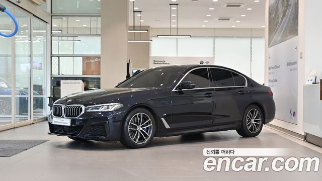 BMW 5 Series (G30) 520i M Sport 2022 — фото 1