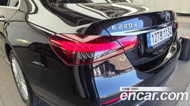 Mercedes-Benz E-Class (W213) E220d 4MATIC Exclusive 2021 — фото 23