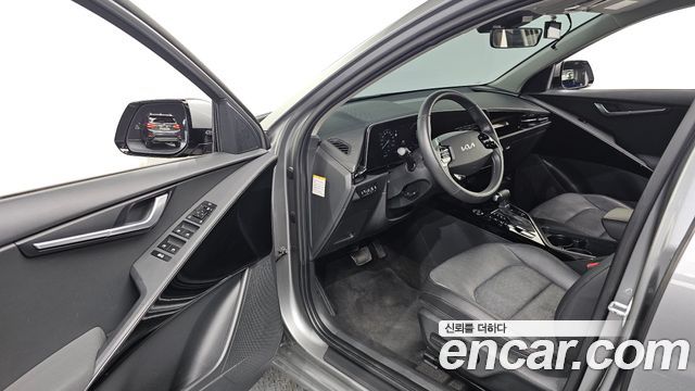 Kia Niro Prestige 2023 — фото 10