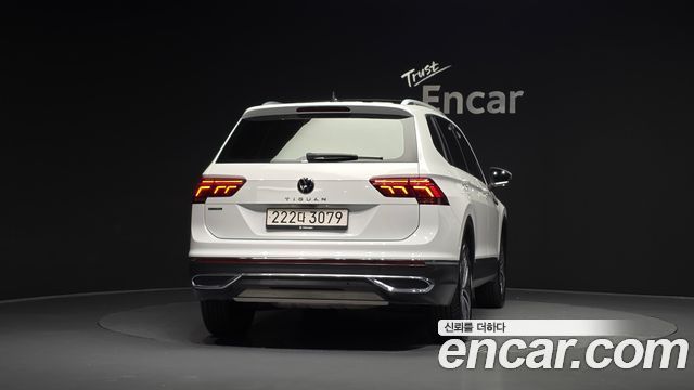 Volkswagen Tiguan Allspace 2.0 TSI Prestige 2023 — фото 4