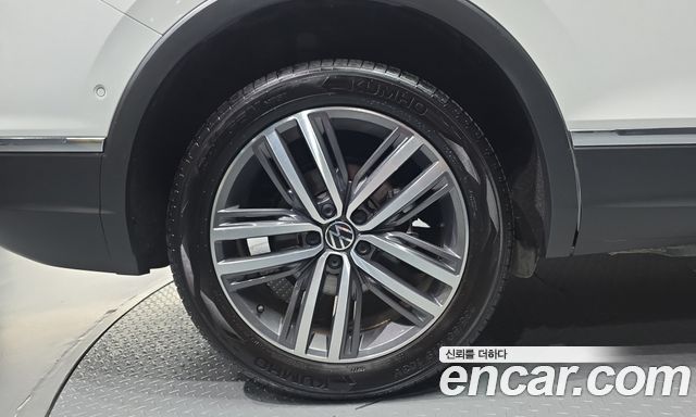 Volkswagen Tiguan Allspace 2.0 TSI Prestige 2023 — фото 5