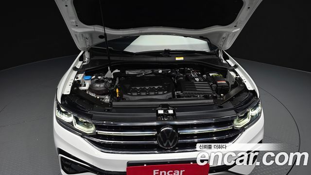 Volkswagen Tiguan Allspace 2.0 TSI Prestige 2023 — фото 6