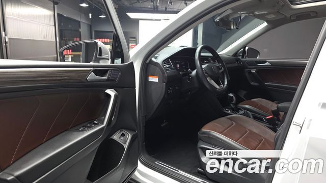 Volkswagen Tiguan Allspace 2.0 TSI Prestige 2023 — фото 10