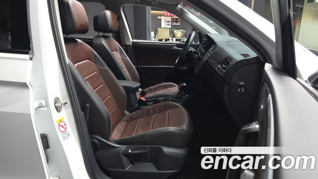 Volkswagen Tiguan Allspace 2.0 TSI Prestige 2023 — фото 15