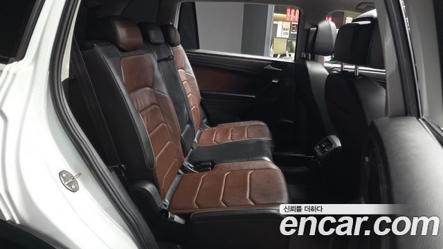 Volkswagen Tiguan Allspace 2.0 TSI Prestige 2023 — фото 16