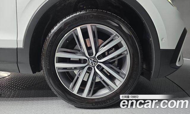 Volkswagen Tiguan Allspace 2.0 TSI Prestige 2023 — фото 27