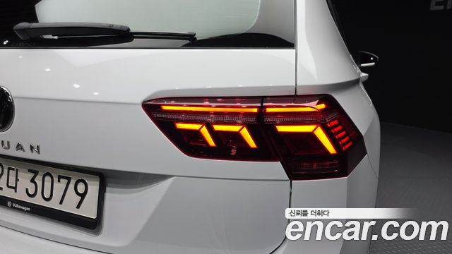 Volkswagen Tiguan Allspace 2.0 TSI Prestige 2023 — фото 29