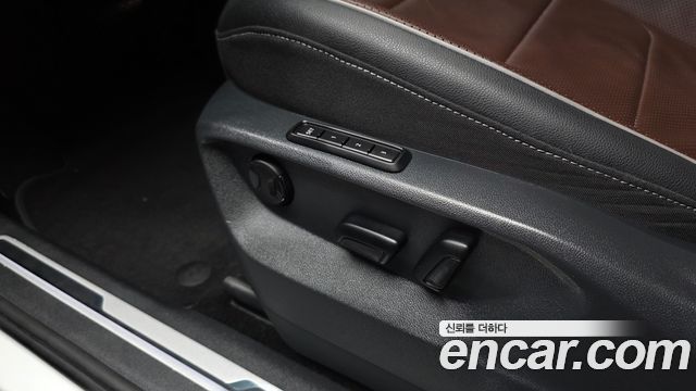 Volkswagen Tiguan Allspace 2.0 TSI Prestige 2023 — фото 37