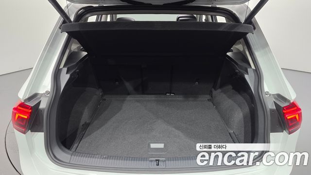 Volkswagen Tiguan (II) 2.0 TDI Prestige 2023 — фото 19