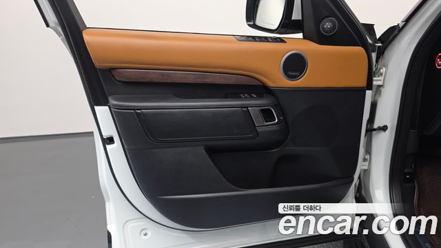 Land Rover Discovery 5 3.0 SD6 HSE Luxury 2019 — фото 24