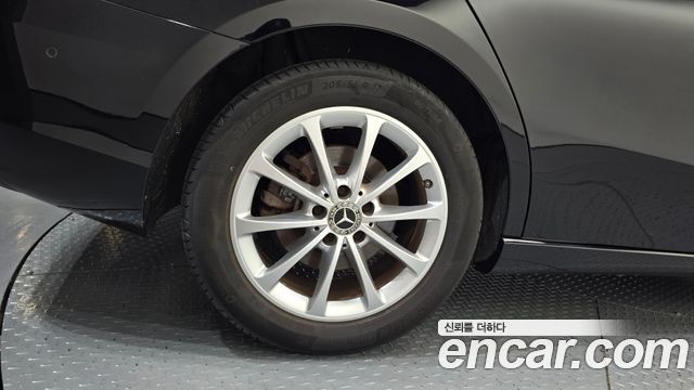 Mercedes-Benz A-Class (W177) A220 Sedan 2020 — фото 5