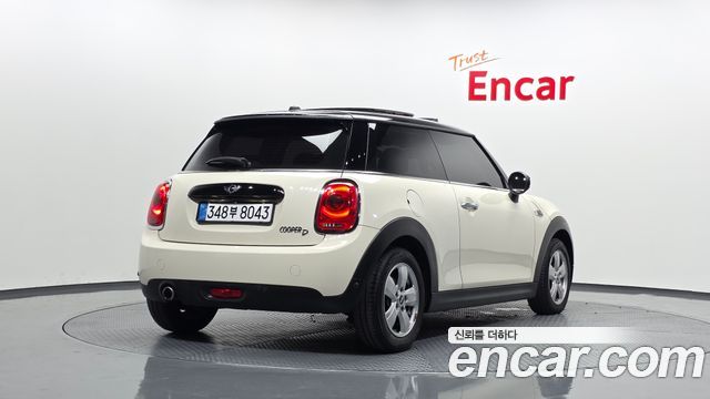 MINI Cooper D Standard 3rd 2018 — фото 2