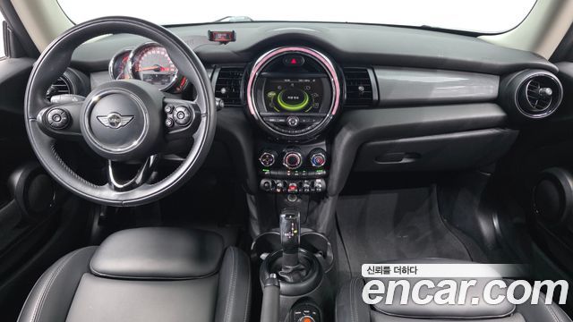 MINI Cooper D Standard 3rd 2018 — фото 7