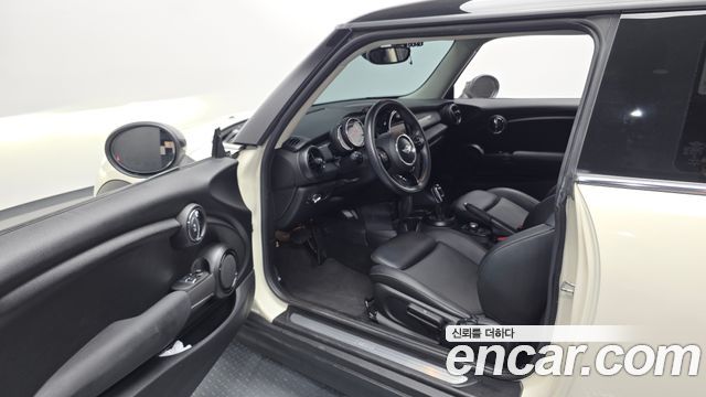 MINI Cooper D Standard 3rd 2018 — фото 10