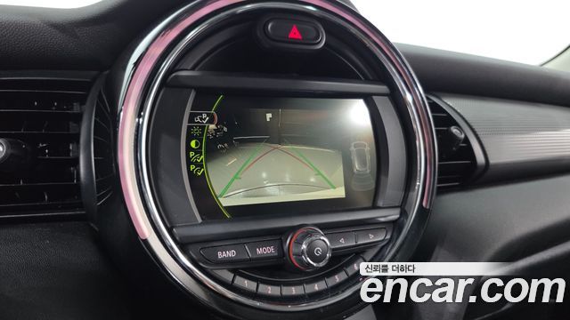 MINI Cooper D Standard 3rd 2018 — фото 13