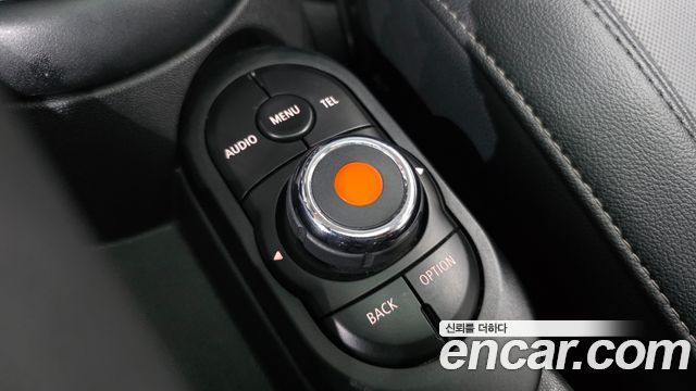 MINI Cooper D Standard 3rd 2018 — фото 17