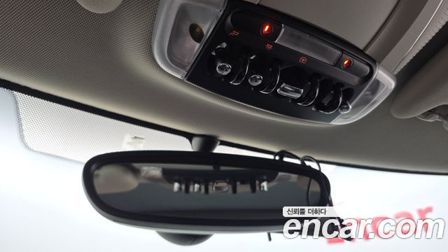 MINI Cooper D Standard 3rd 2018 — фото 18