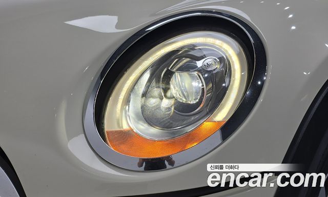 MINI Cooper D Standard 3rd 2018 — фото 22