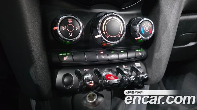 MINI Cooper D Standard 3rd 2018 — фото 31