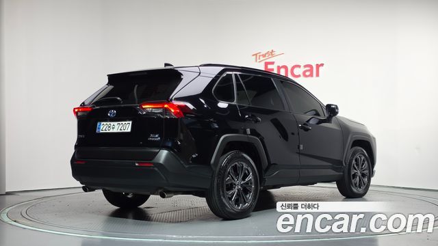 Toyota RAV4 (V) 2.5 2WD Hybrid XLE 2023 — фото 2