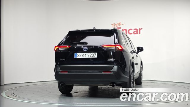Toyota RAV4 (V) 2.5 2WD Hybrid XLE 2023 — фото 4
