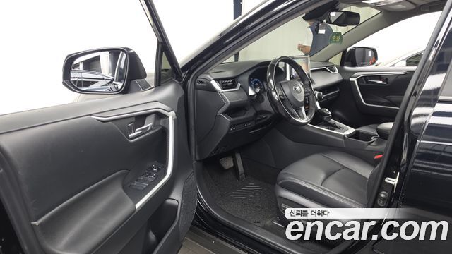 Toyota RAV4 (V) 2.5 2WD Hybrid XLE 2023 — фото 10