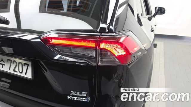 Toyota RAV4 (V) 2.5 2WD Hybrid XLE 2023 — фото 23