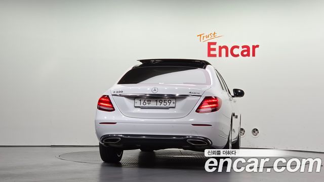 Mercedes-Benz E-Class (W213) E300 4MATIC Exclusive 2019 — фото 4