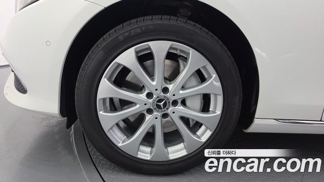 Mercedes-Benz E-Class (W213) E300 4MATIC Exclusive 2019 — фото 5