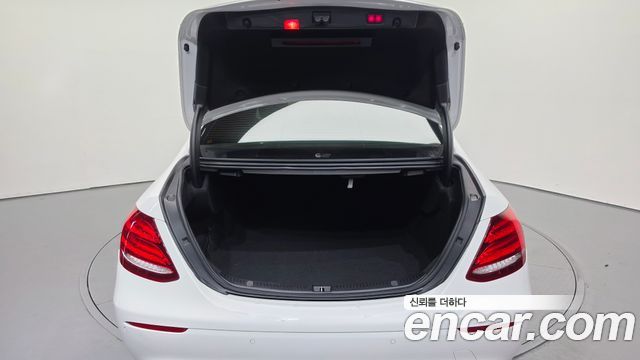 Mercedes-Benz E-Class (W213) E300 4MATIC Exclusive 2019 — фото 20