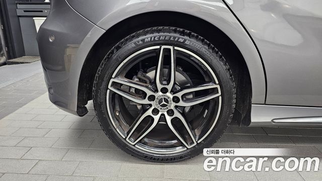 Mercedes-Benz A-Class (W176) A200 AMG Line 2018 — фото 5