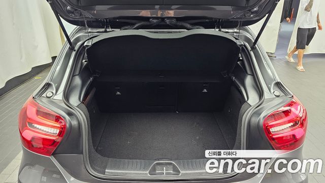Mercedes-Benz A-Class (W176) A200 AMG Line 2018 — фото 20