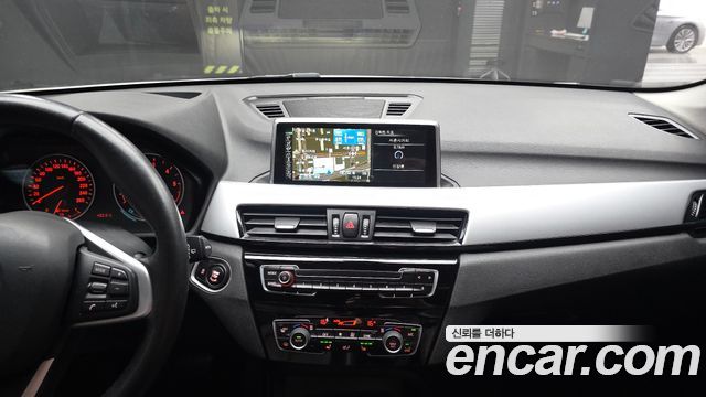 BMW X1 (F48) xDrive 20d 2016 — фото 14
