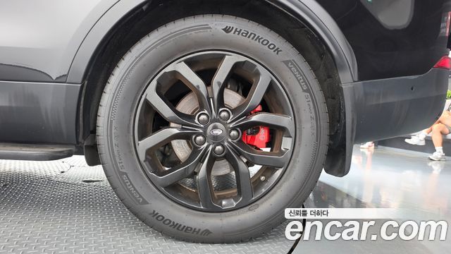 Land Rover Discovery 5 2.0 SD4 SE 2019 — фото 21