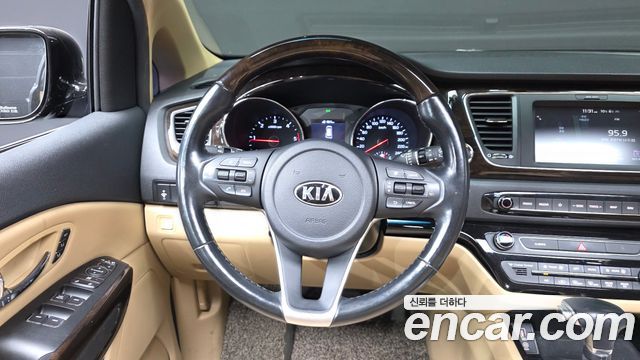Kia Carnival 7-Seater Limousine President 2019 — фото 13