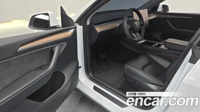 Tesla Model Y RWD 2024 — фото 10