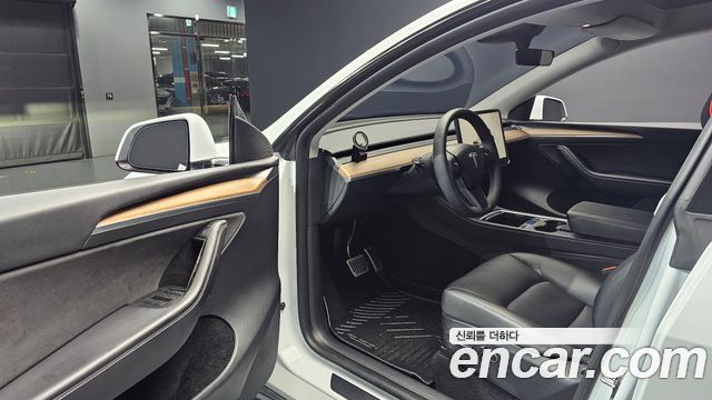 Tesla Model Y RWD 2023 — фото 10