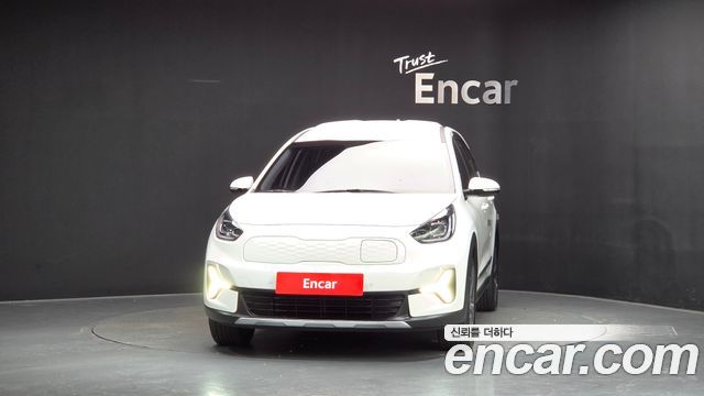 Kia Niro Plus Air 2023 — фото 3