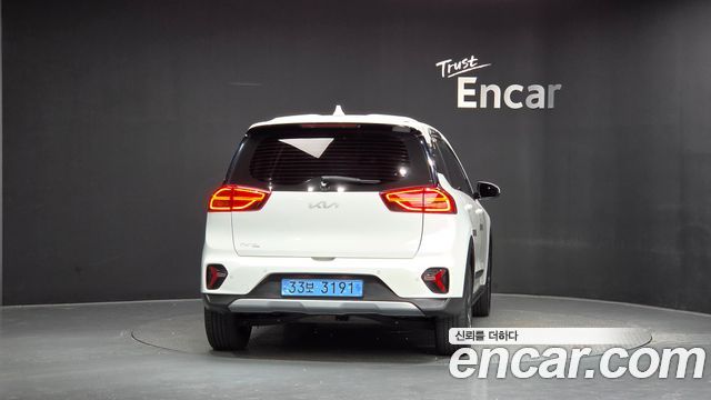 Kia Niro Plus Air 2023 — фото 4