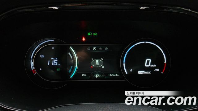 Kia Niro Plus Air 2023 — фото 8