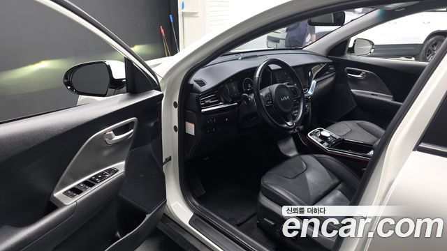 Kia Niro Plus Air 2023 — фото 10